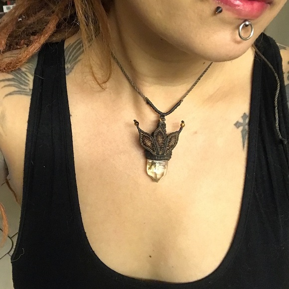 Sold crystal quartz crown adjustable necklace - Picture 6 of 8